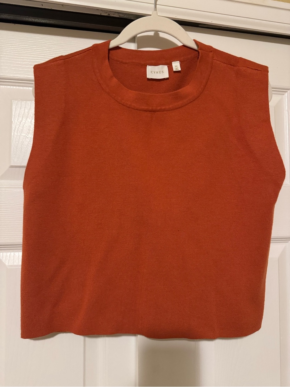 Sleeveless sweater crop top